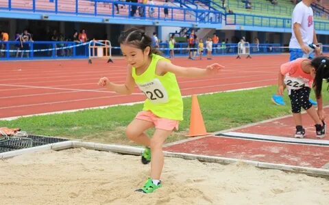 Шұлықтардағы жақсы фигуралары бар жетілген ханымдар