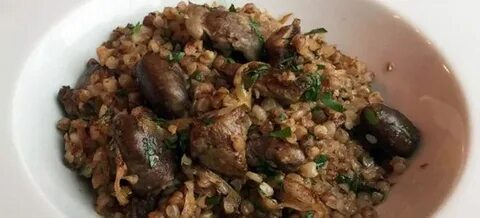 Куриные сердечки с гречкой