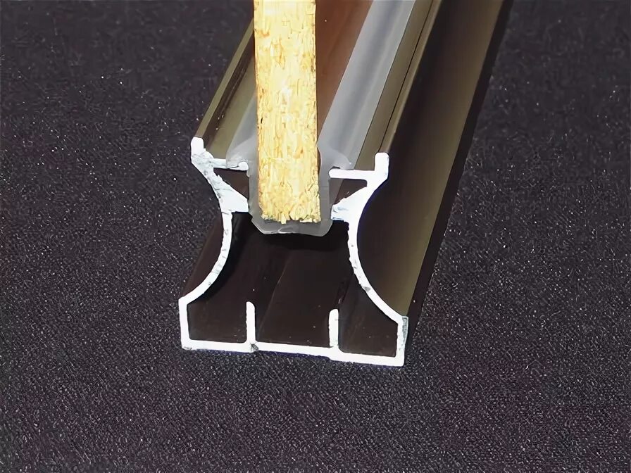 Уплотнитель для окон на скотче, 5х8 мм, 18 м, сибртех. Уплотнитель 10м резиновый самоклеящий d-профиль белый. Уплотнитель епдм 10 20 мм. Уплотнитель сибртех 93936. Уплотнитель сибртех 93922.