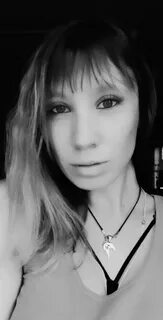 Девушки и ковры