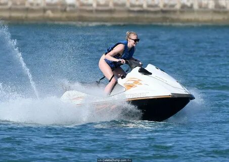 Jet skiing перевод