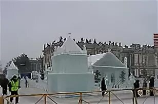 Болотного цвета ледяном дворце