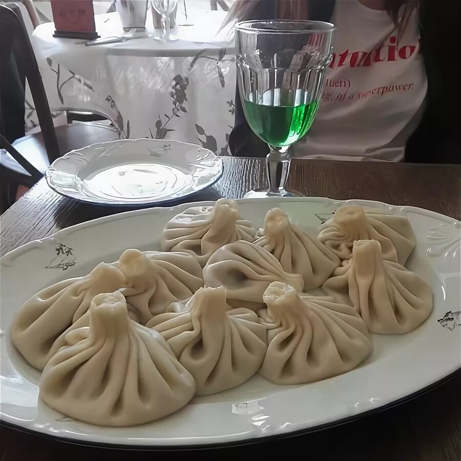 Чача хинкали. Хинкали с водкой. Хинкали и пиво. Ресторан чача хинкали.