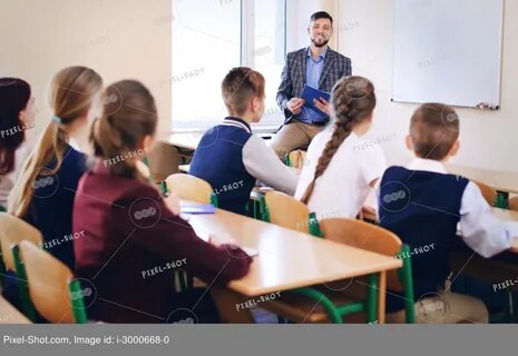 Ученики пристально слушали учителя