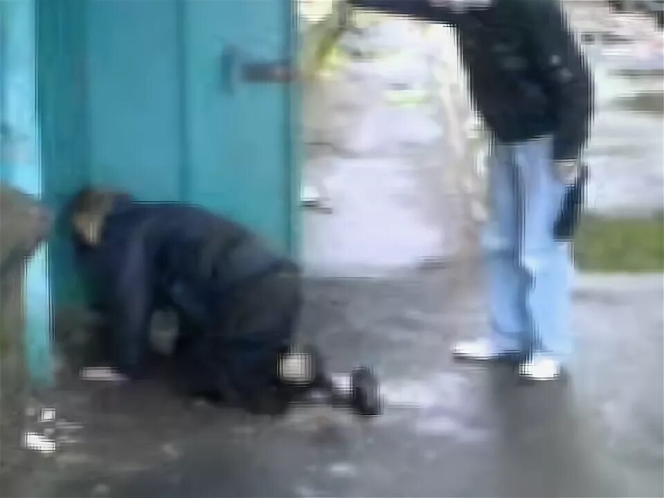 Бабка пьет. Русская толстая пьяная. Бабушка с пивом. Грязная пьяная бомжиха. Пьяные русские студентки.