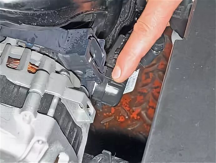 Колпачок генератора рио 4. Ремкомплект генератора солярис 1. Защитный колпачок вывода генератора hyundai solaris 1. Как снять генератор на хендай солярис. Болт крепления генератора киа рио 4.