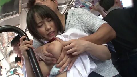 巨 乳 ＪＫ だ け を 厳 選 し て 狙 っ た 大 好 評 シ リ-ズ 第 ２ 弾.混 雑 す る 車 内... 