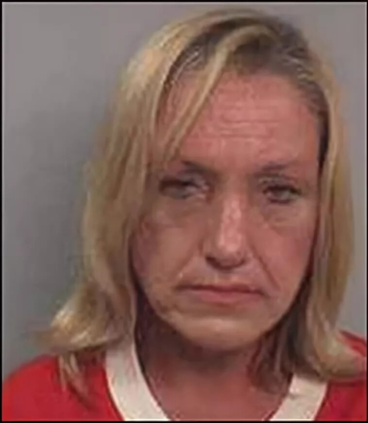 Показать женщин маньяков. Эйлин уорнос. Эйлин уорнос. Эйлин уорнос шарлиз терон. Брюс менденхолл.