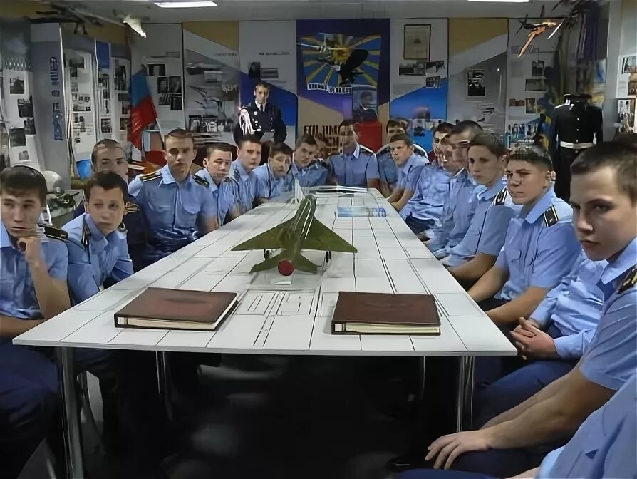 Летная школа 9. Летная школа 9. Летная школа группа. Воронеж военное училище имени жуковского. Алтайская летная школа им павлюкова.