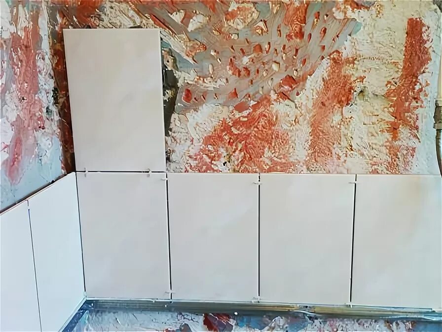 Укладке кафельной плитки кухне. Кладка плитки. Какую плитку лучше класть на кухне на стену. Плитка по диагонали на полу. Укладка плитки 10*10.