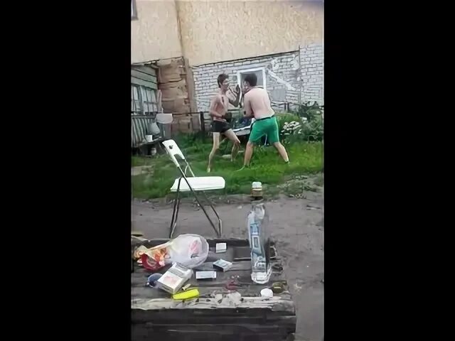 Здесь бьют по молодым в поле. Здесь бьют по молодым в поле