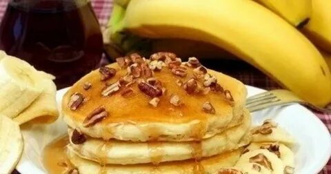 Банановые оладьи с молоком
