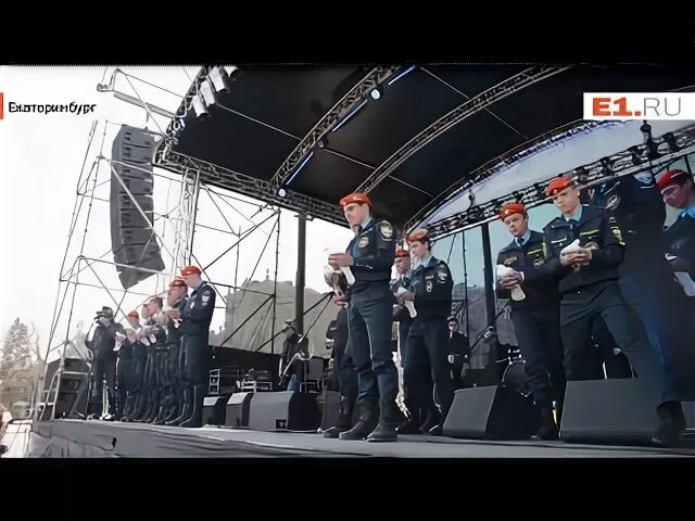 Чичерина в ДНР концерт в аэропорту. Чичерина выступление на красной площади. Чичерина на концерте в Луганске. Донецк 9 мая 2015 Чичерина.
