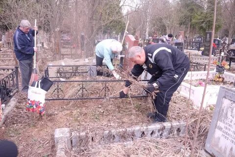 Навели порядок на кладбище