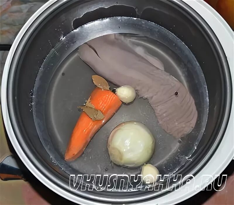 Свиные языки в мультиварке рецепт. Как вкусно отварить свинину куском в мультиварке.
