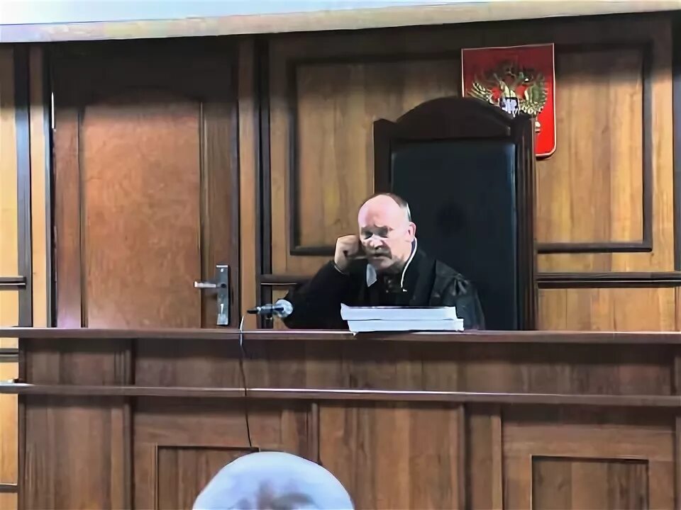 Обвиняемый отказывается от адвоката. Адвокат Лысенко Энгельс.