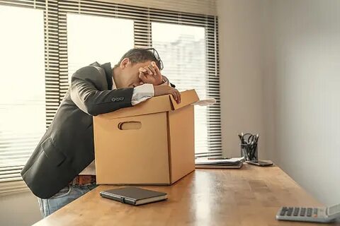 Людей сокращают с работы
