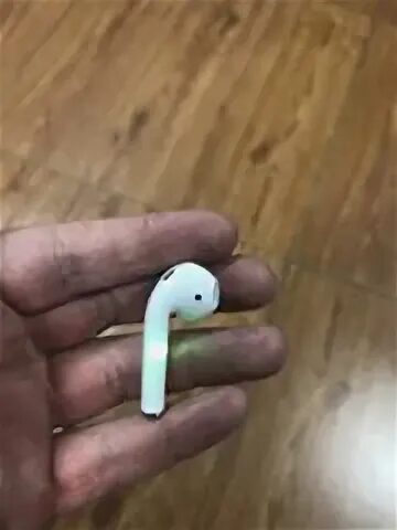 Наушник перестал заряжаться от кейса. Зеленый светодиод в наушники airpods 2. наушник мигает красным airpods 2. наушники аирподс горит зеленым. аирподс загорелся зеленый.