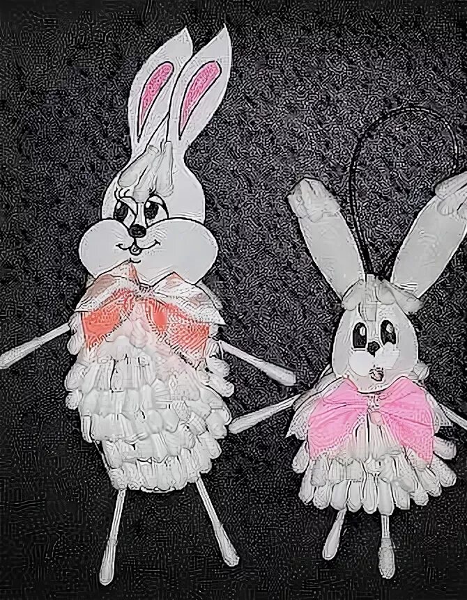 Зайчик из ватных дисков. Зайчик из ватных палочек. поделка зайчик из ватных палочек. поделка заяц из ватных палочек. зайчики из ватных палочек новогодняя.