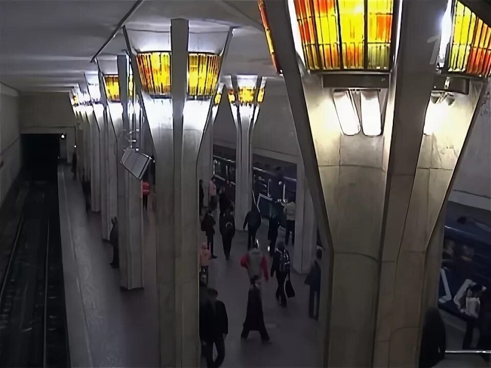 Станция метро кастрычницкая минск. Минское метро станция октябрьская. Октябрьская (станция метро, минск). Октябрьская (станция метро, минск). Метро октябрьская минск сегодня.
