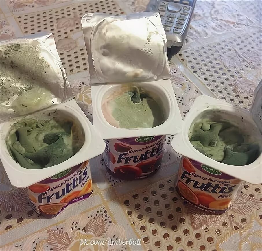 молоко с плесенью. йогурт вздулся. чудо йогурт питьевой шоколадный. йогурт вздулся. йогурт вздулся от жары.