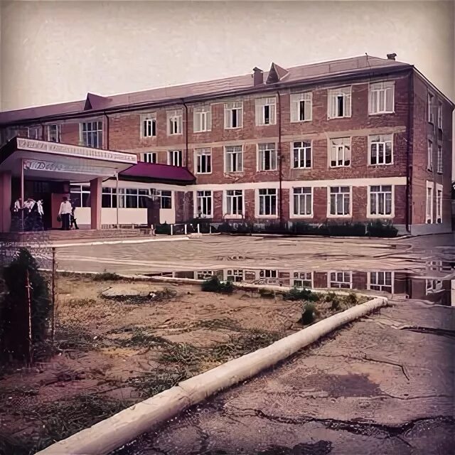 Кизилюрт 1. 8 школа кизилюрт. Кизилюрт 1. Кизилюрт 1. 1000 мелочей в кизилюрте.