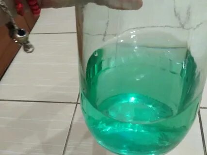 Дает зеленая вода