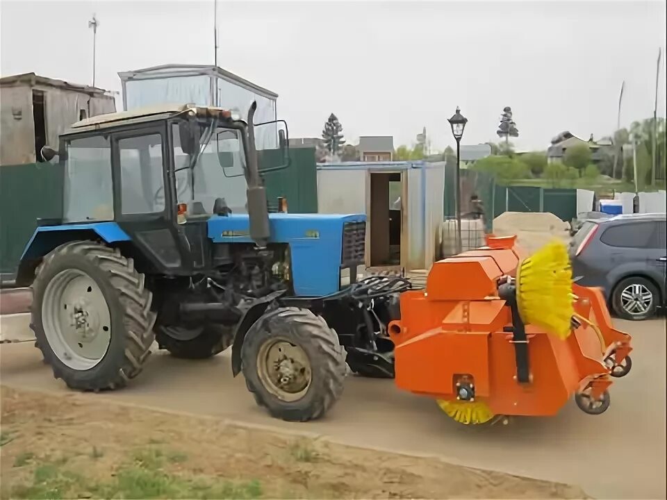 Мтз 80 щетка. Бункерная щетка на МТЗ 82. Трактор МТЗ 82.1 С щеткой. Щетка уборочная МТЗ 82. Щетка с бункером для МТЗ 82.