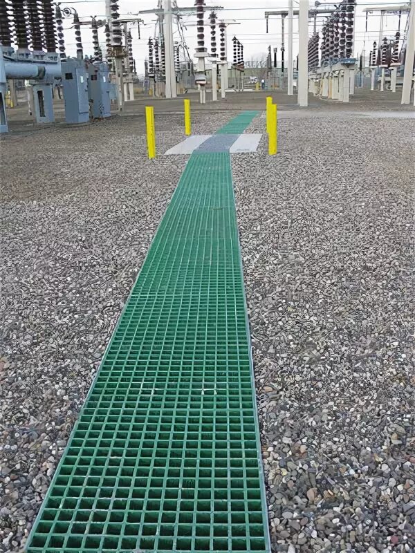 пешеходный переход. готовый переход. надземный переход. воздуховод оцинкованный прямошовный круглый d200. пешеходный мост внутри.