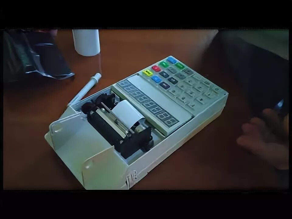 Как заправить чековую ленту