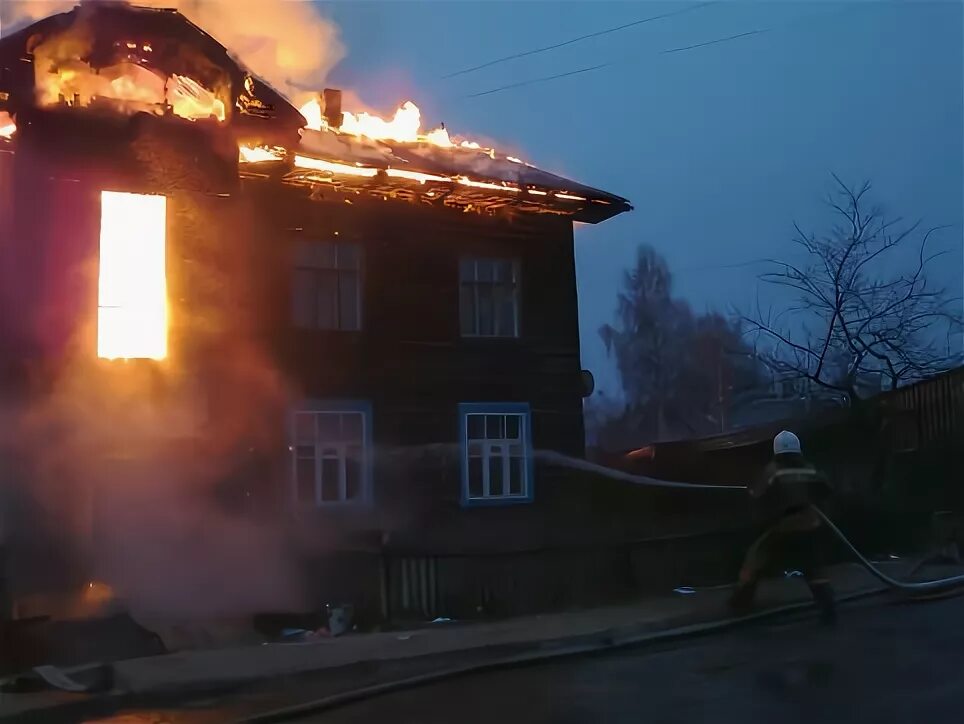 Погода шарье на 10 дней костромской области. Дом сгорел в Шарье. Дом в огне. Пожарная город Шарья. Ветлужский (Костромская область).