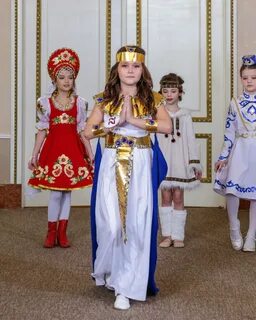 Представление народного костюма