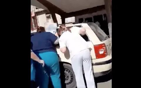Родила в машине