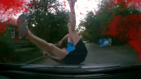 Бросился под машину