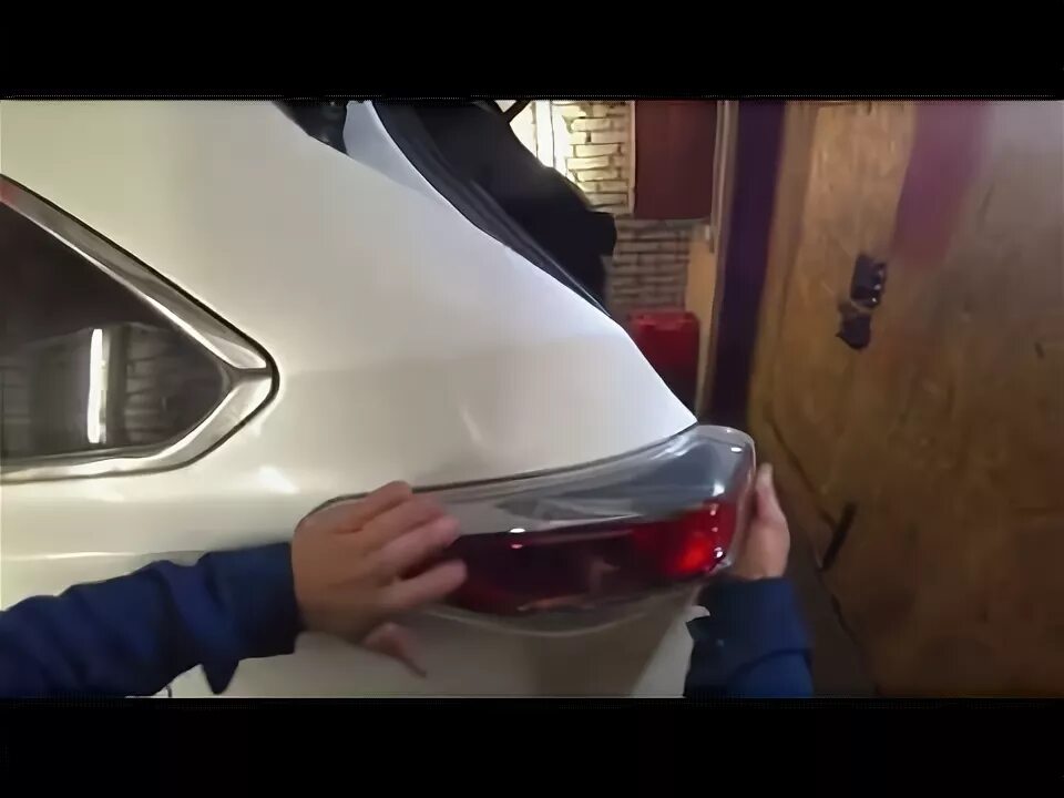 Замена лампы стопсигнала в Хайлендере 40 - YouTube