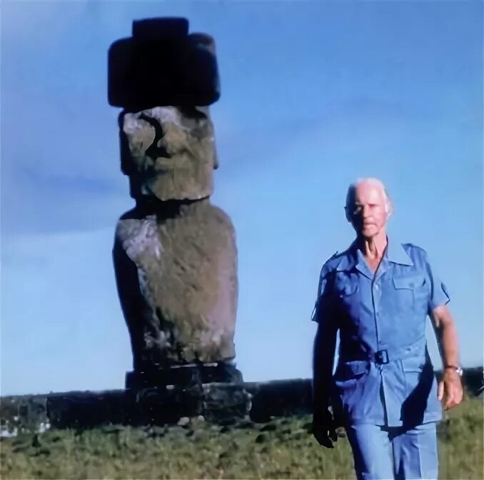 статуя тур хейердал. норвегия тур хейердал. тур хейердал путешествие на остров пасхи. искусство острова пасхи 1982 книга. тур хейердал на острове пасхи фото.