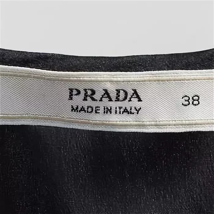 Prada авито. Prada бирка. оригинальные бирки prada. одежда прада лейбл. prada куртка бирки.
