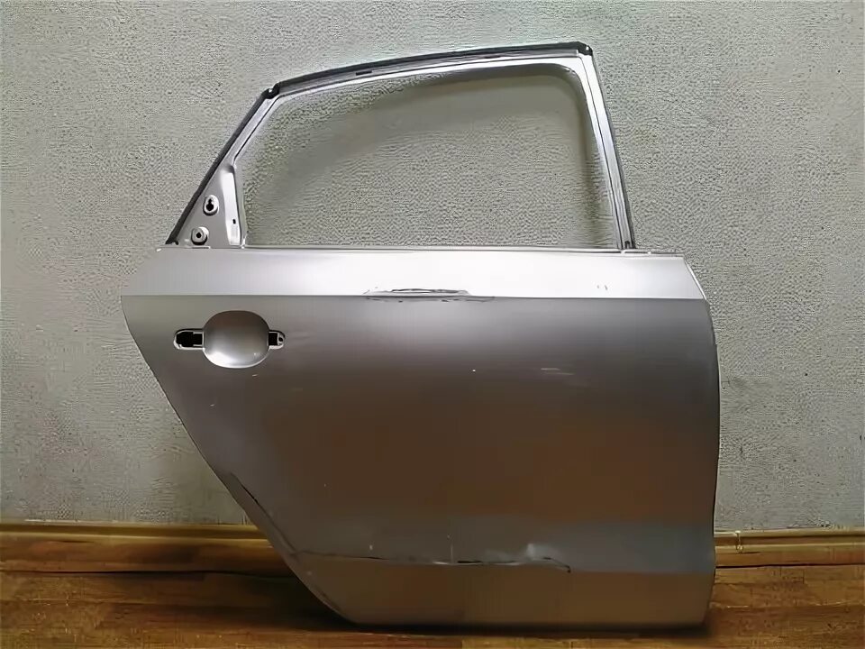 Дверь правая задняя на фольксваген поло седан 2012. Дверь фольксваген поло седан передняя. Левая дверь поло седан. Фольксваген поло 2011 год дверь задняя правая белая. Volkswagen polo задняя дверь.