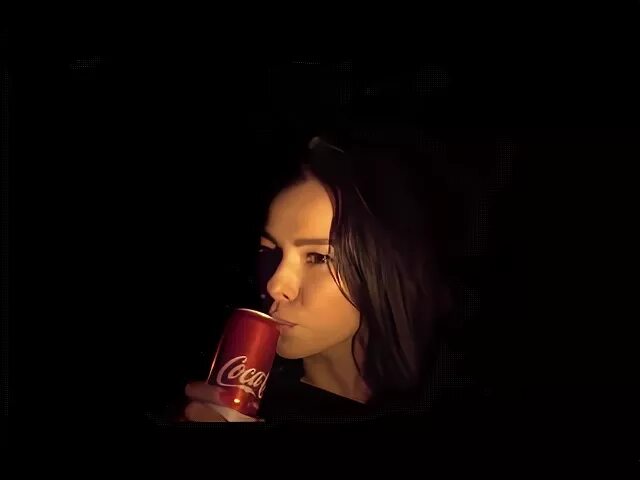 День рождения кока колы 29 марта 1886. Кола на столе. Coca cola банка. Mary cola. Люблю кока колу.