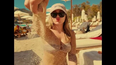 Stol ustidagi kafeda jinsiy aloqa