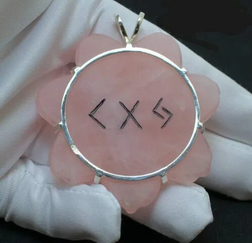 Талисман на привлечение любви. Руны любовь амулет. Магические символы любви. Руна кано. Юрий исламов рунические формулы.