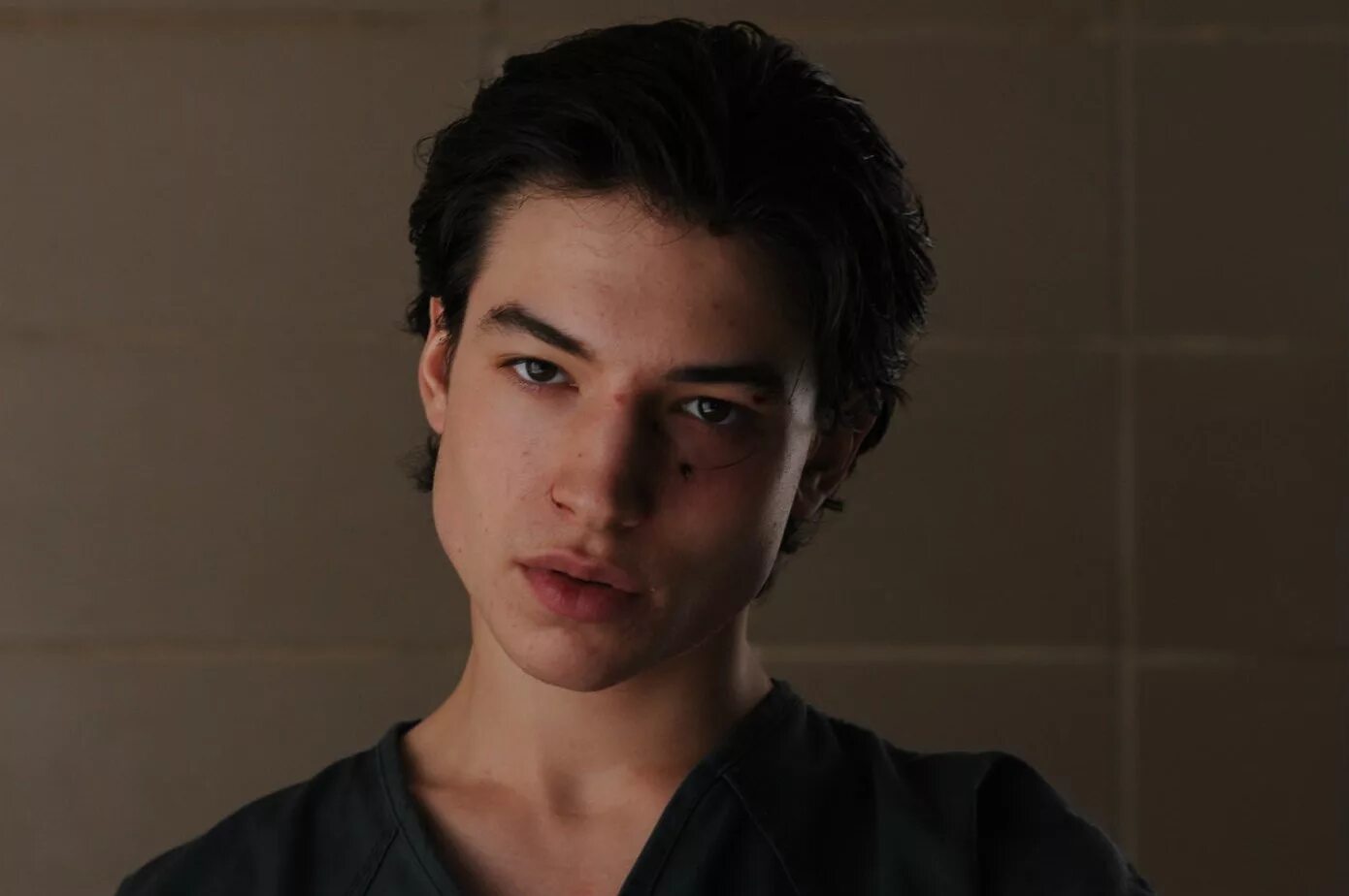 Что то не так с кевином сюжет. «что-то не так с кевином» линн рэмси. Эзра миллер we need to talk about kevin. Что то не так с кевином сюжет. Эзра миллер и тильда суинтон.