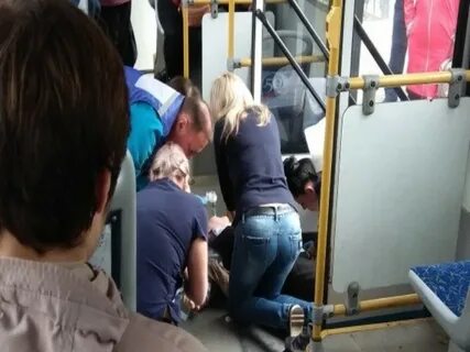 Люди упали в автобусе