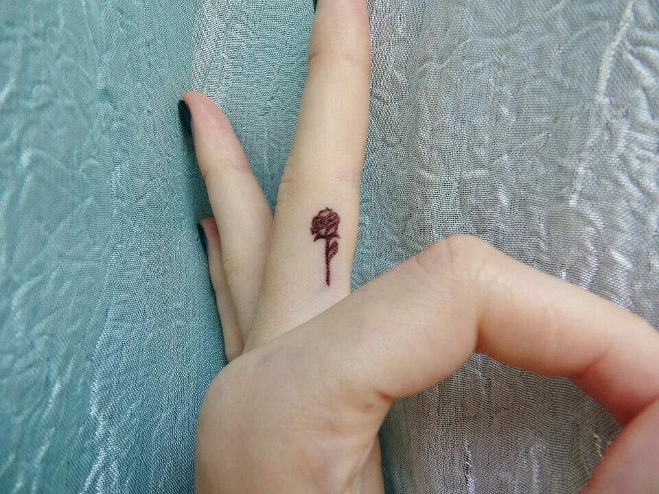 Rose finger