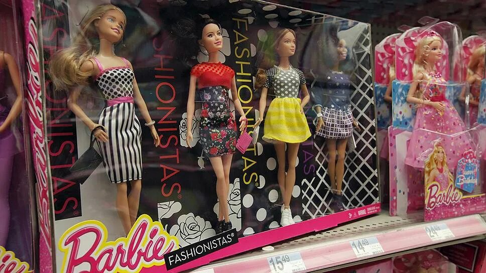 Куклу барби другую. Куклы типа Барби. Кукла Барби фигура. Барби с разными типами тела. Барби разные фигуры.