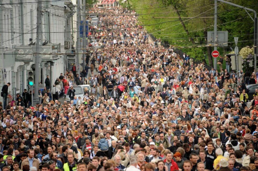 Человек толпы. Массовое скопление людей. Массовые мероприятия. Толпа народа на мероприятие.