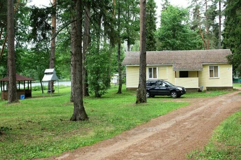 Озеро кубыча тверская область. Голубые озера удомля санаторий. Голубые озера нижневартовск мегион. Лесная дача база отдыха голубые озера удомля. Кубыча озеро удомля.