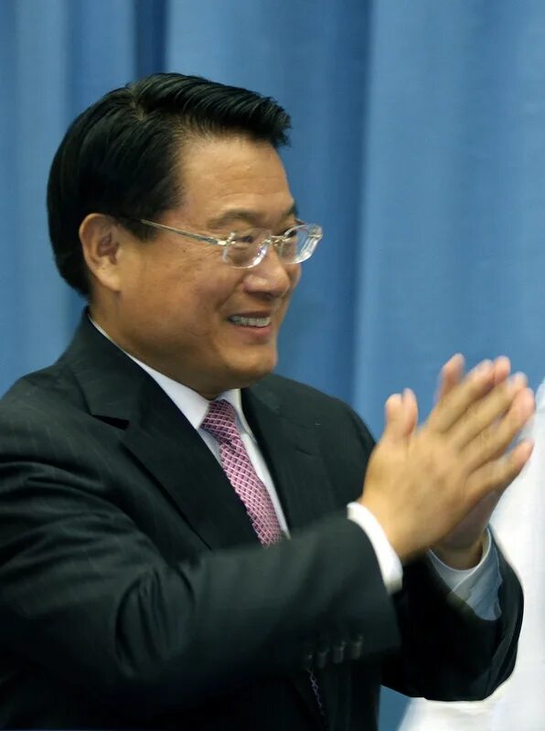Ли йонг. Li yong юнидо. юнидо презентация ген директор. доктор ли йонг ченг.
