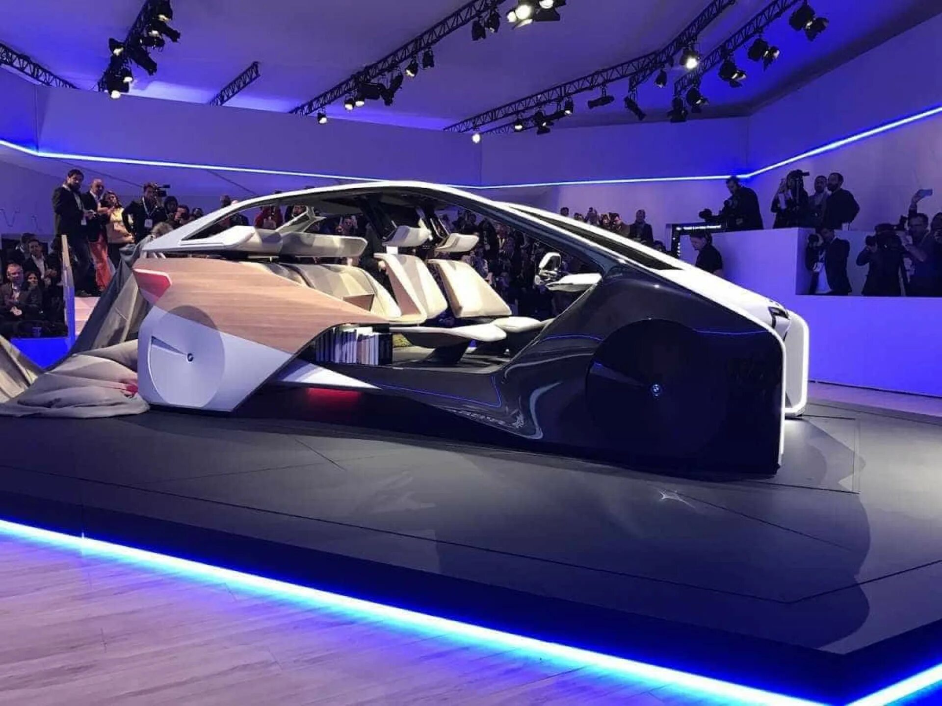 Сколько стоит самая дорогая станция. BMW концепт кар. Машины будущего. Концепты автомобилей будущего. Дизайнерские машины.