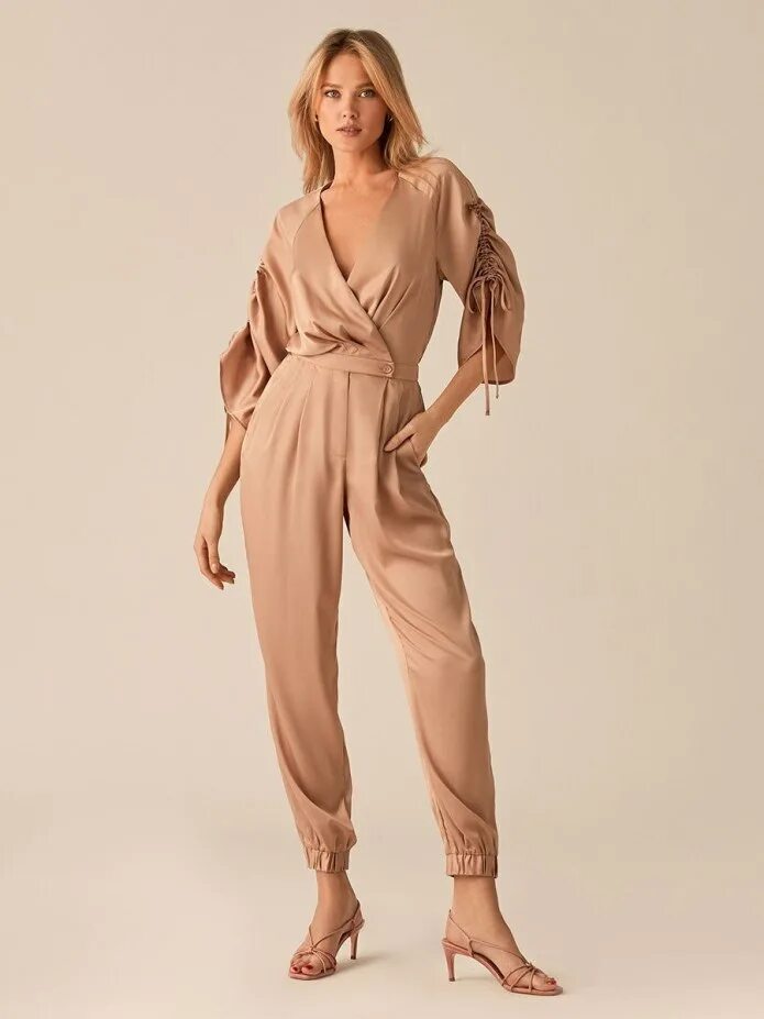 Бежевый комбинезон. Бежевый комбинезон. Бежевый комбинезон женский. Комбез бежевый женский. Комбинезон лав репаблик бежевый.